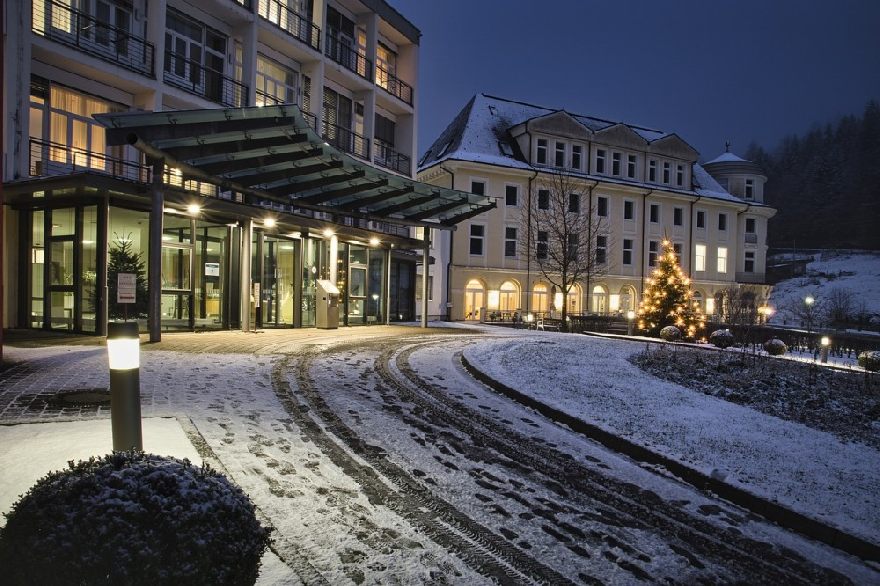 Hotel im Winter.